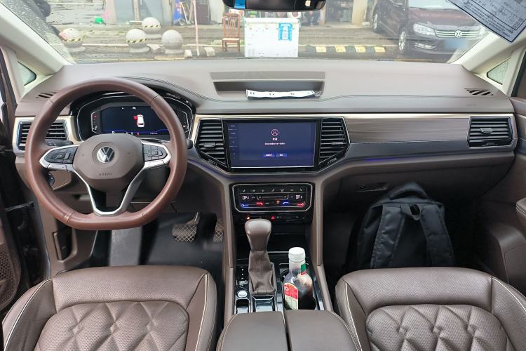 Used Volkswagen Viloran 2020 380TSI Prestige Edition Center Console