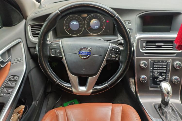 Used Volvo V60 2013 T5 Smart Edition Steering Wheel