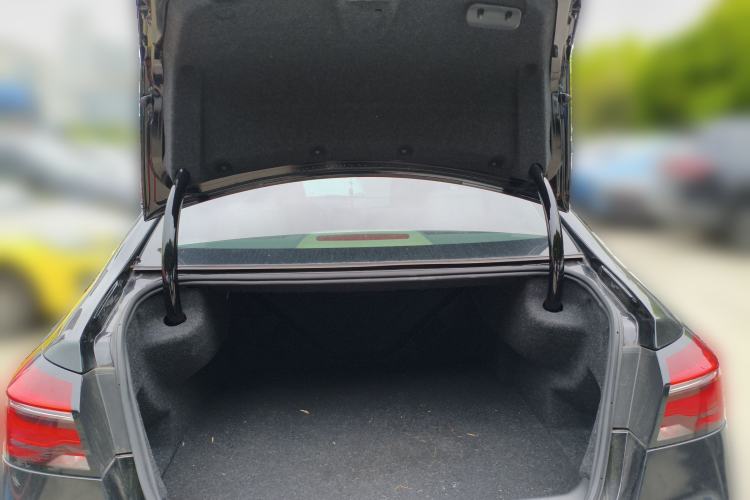 Used Roewe e950 2017 50T Hybrid Connected Executive Edition Trunk