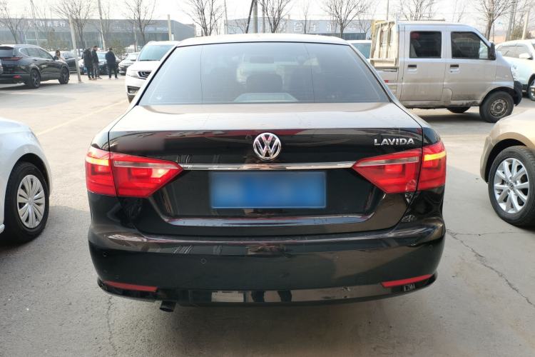 Used Volkswagen Lavida 2015 1.6L Automatic Comfort Edition
