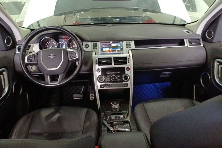 Used Land Rover Discovery Sport 2019 240 PS SE Version China VI Standard Center Console