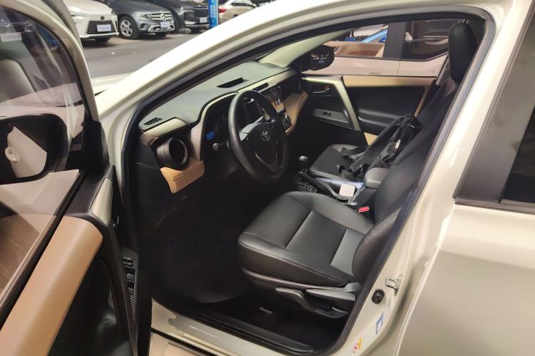 Used Toyota RAV4 2015 2.0L CVT Two-Wheel Drive Fashion Edition
