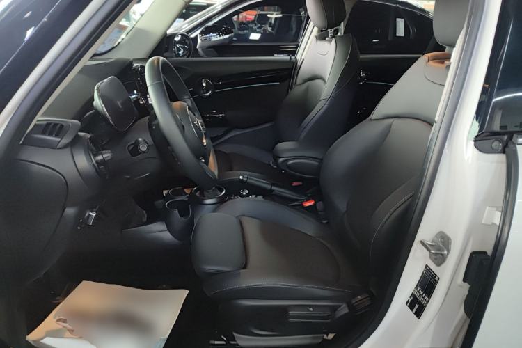 Used MINI 2023 Updated 1.5T COOPER Artist Five-Door Edition Left Front Seat