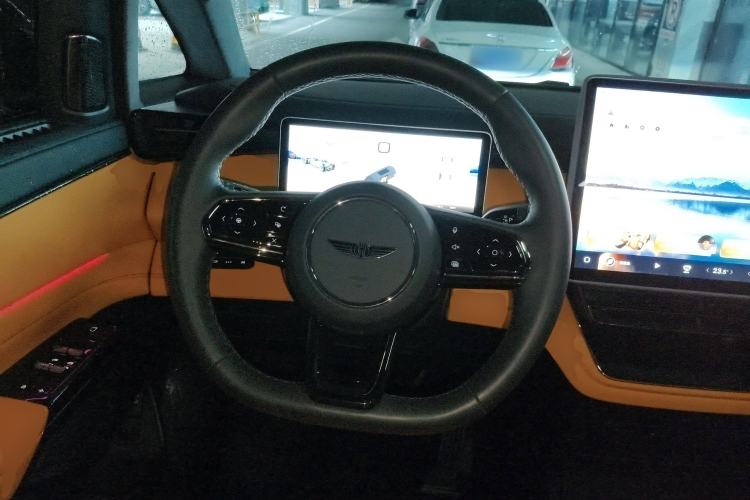 Used Geely Galaxy LEVC L380 2024 140-Degree 6-Seater All-Wheel-Drive Ultra