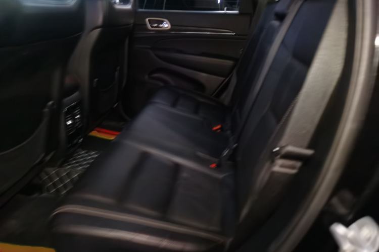 Used Jeep Grand Cherokee 2014 3.0L Comfort Navigation Edition Left Rear Seat