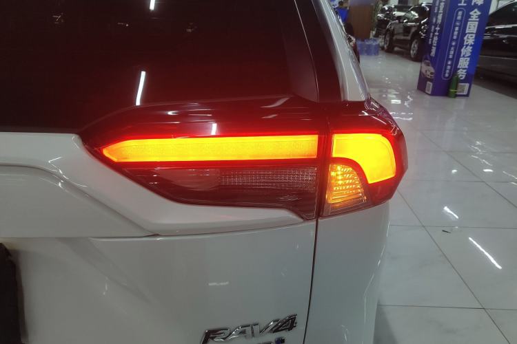 Used Toyota RAV4 2020 Dual-Engine 2.5L E-CVT Two-Wheel Drive Elite Edition