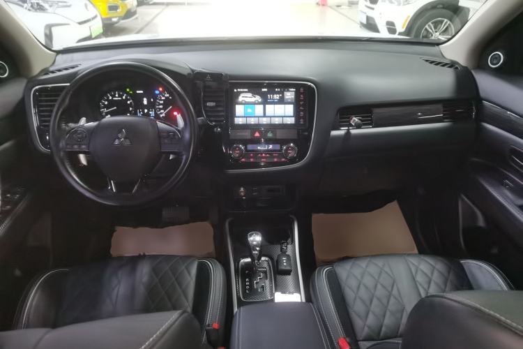 Used Mitsubishi Outlander 2020 2.4L 4x4 Zhi Xiang Edition 5 Seats