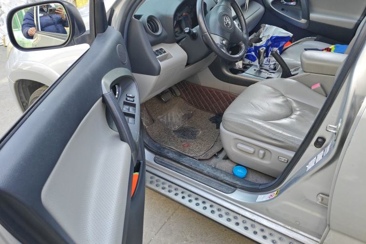 Used Toyota RAV4 2009 2.4L Automatic Luxury Navigation Edition
