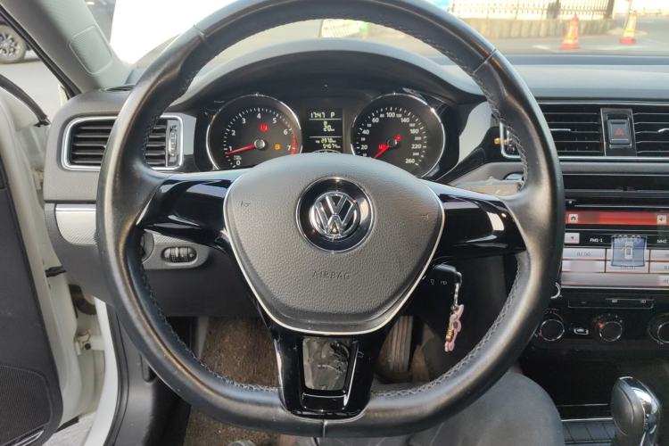 Used Volkswagen Sagitar 2015 1.6L Automatic Comfort Model Steering Wheel
