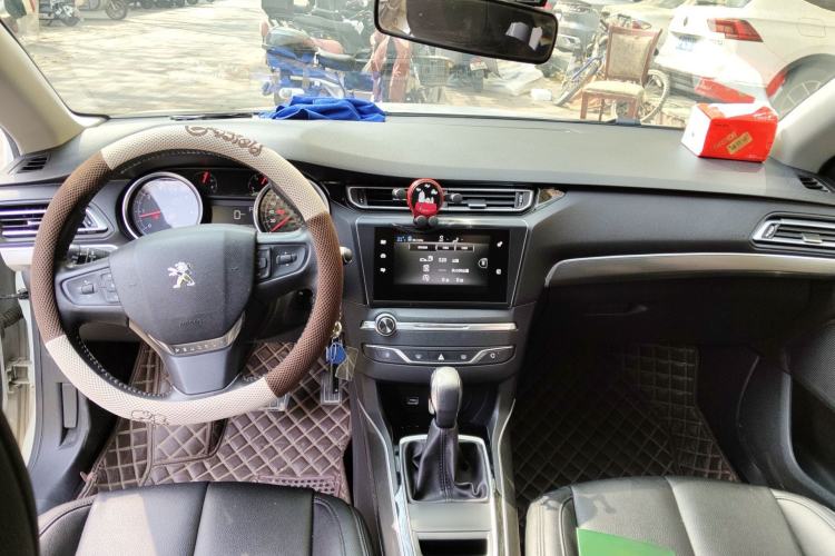 Used Peugeot 408 2014 1.8L Automatic Luxury Edition Center Console