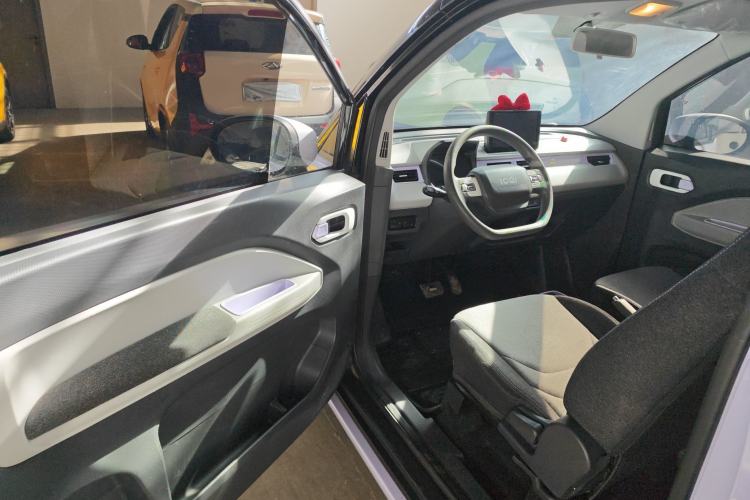 Used Chery QQ Ice Cream 2022 170km Sundae Phosphate Lithium-Ion