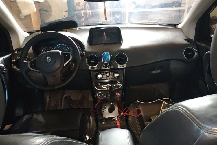 Used Renault Koleos 2012 2.5L 4x4 Comfort Edition with Navigation
