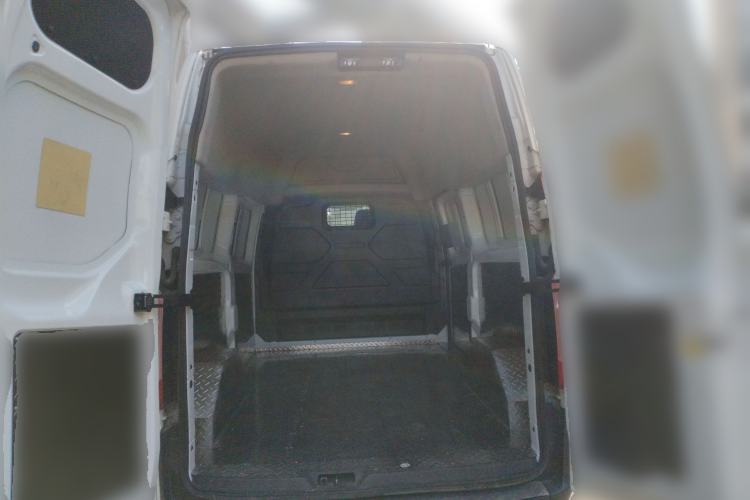 Used Ford Transit 2019 2.0T Diesel Van Mid-Chassis Mid-Roof 3-Seater China VI Standard