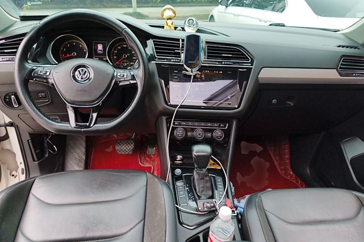 Used Volkswagen Tiguan L 2019 Revised 330TSI Automatic Two-Wheel Drive Smart & Luxury Edition China VI Standard Center Console