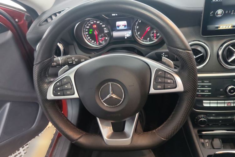 Used Mercedes-Benz GLA 2019 GLA 200 Fashion Model Steering Wheel