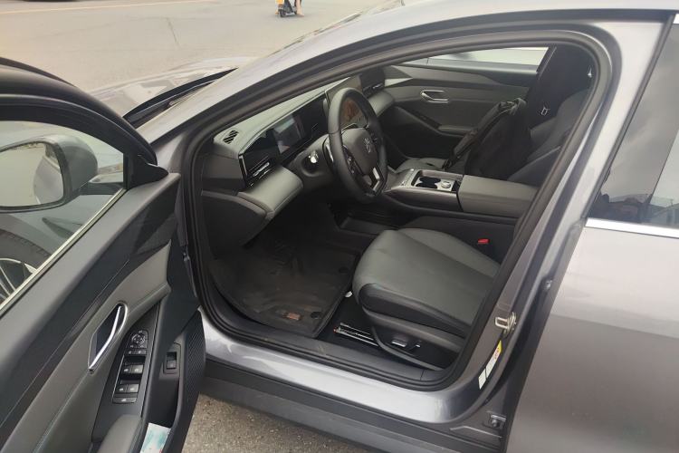 Used BYD Qin L 2025 EV 545KM Cloud Suspension Edition Driver Seat