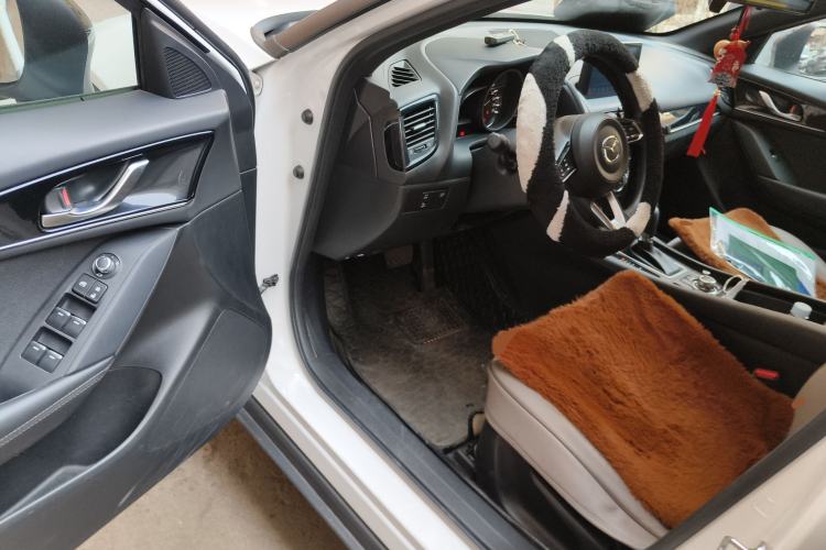 Used Mazda CX-4 2021 2.0L Automatic Two-Wheel Drive Blue Sky Dynamic Edition Driver Seat