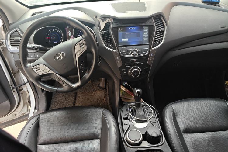 Used Hyundai Santa Fe 2015 2.0T Automatic Two-Wheel Drive Smart Version 5 Seats Center Console