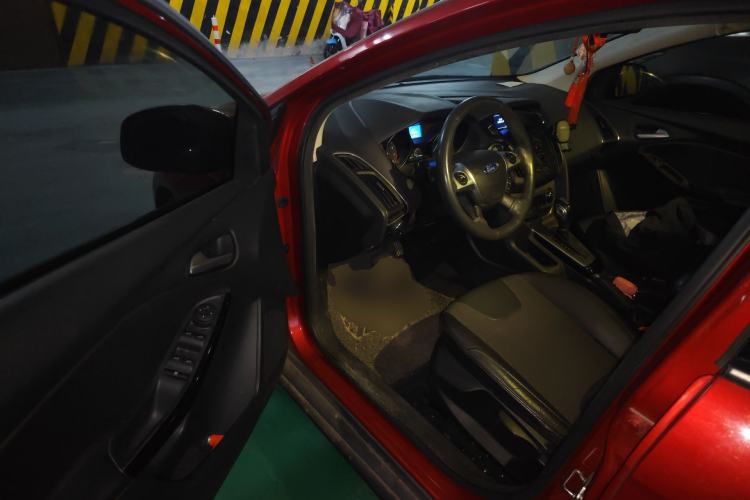 Used Ford Focus 2012 Hatchback 1.6L Automatic Fashion Edition Driver Seat