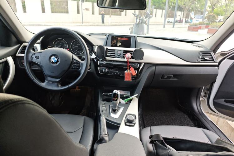 Used BMW 3 Series 2016 320Li Ambition Model Center Console