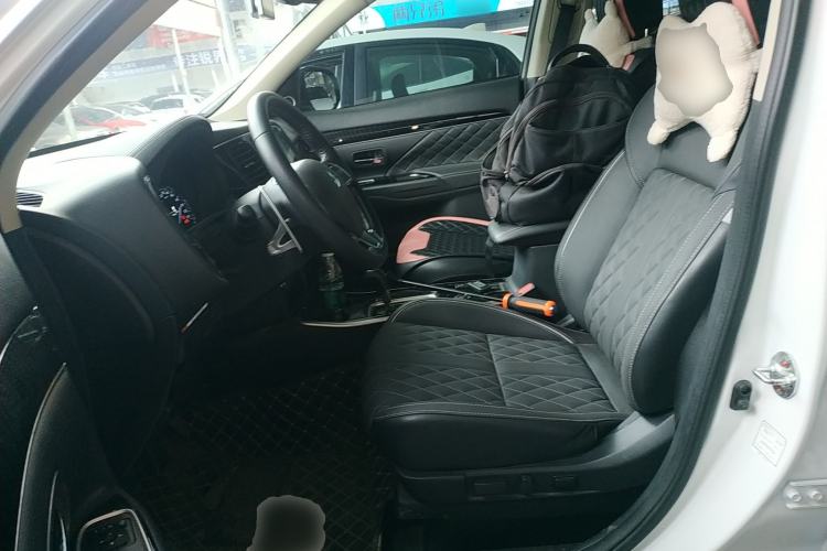 Used Mitsubishi Outlander 2021 2.4L 4x4 DynaDrive Edition 5 Seats Left Front Seat