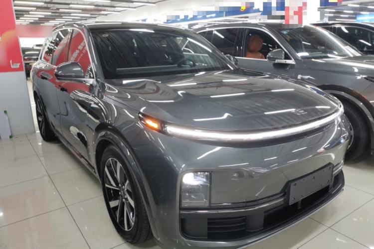 Used Li Auto L8 2023 Pro Model Front Right 45 Deg