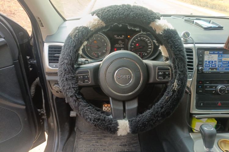 Used Jeep Grand Cherokee 2011 Revised Version 3.6L Comfort Edition
