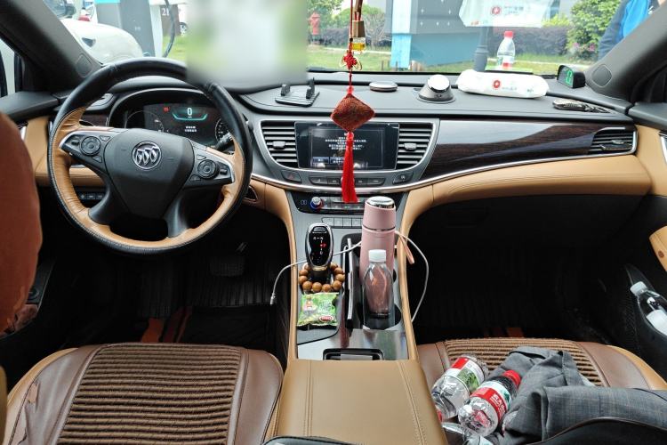 Used Buick LaCrosse 2018 28T Luxury Model Center Console