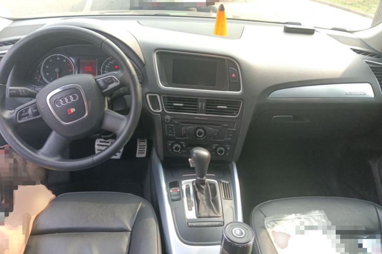 Used Audi Q5 2012 2.0TFSI Technology Model Center Console