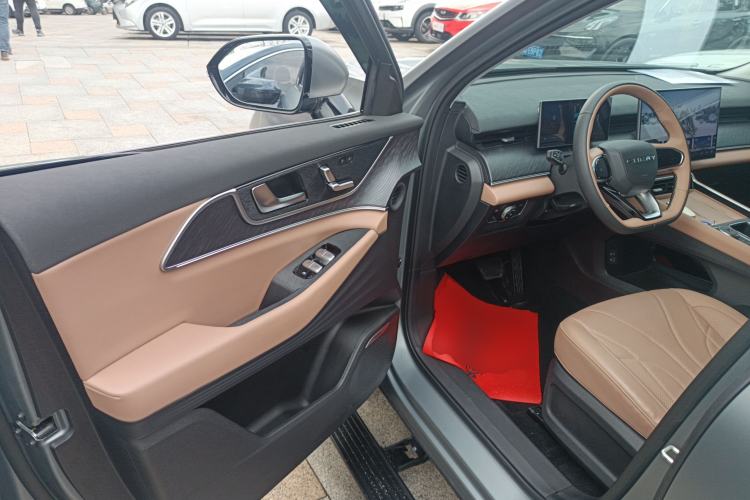 Used Chery Tiggo 8 L 2024 2.0T Two-Wheel Drive Luxury Edition 5 Seats