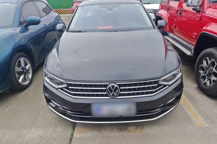 Used Volkswagen Magotan 2024 2 Million Units Zhongxiang Version 330TSI DSG Luxury Edition
