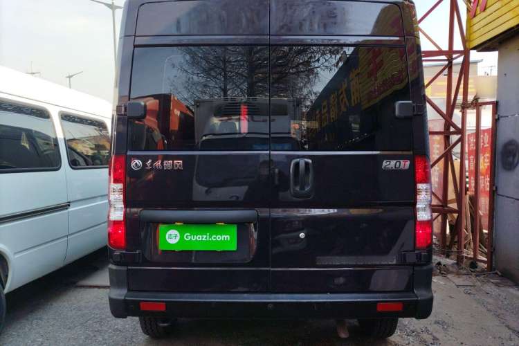 Used Dongfeng Yufeng Yufeng 2023 V9+ 2.0T Automatic Front-Wheel-Drive Short Wheelbase Mid-Roof Design—5/6-Seater
