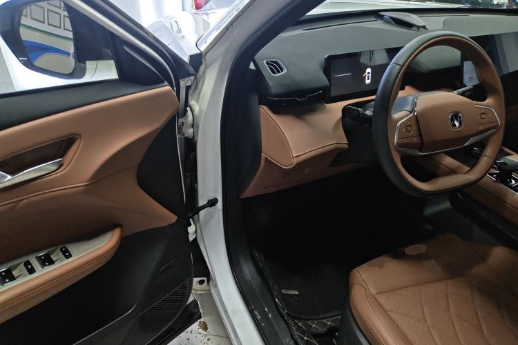 Used CHANGAN UNI-Z New Energy 2024 Blue Whale Smart Electric iDD 125km Beyond Edition Driver Seat