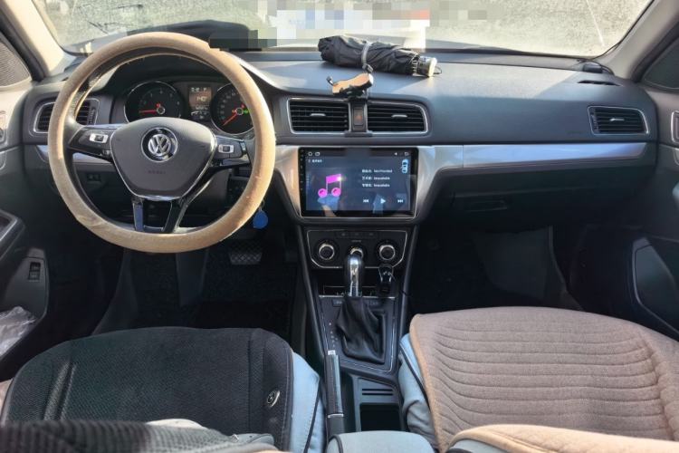 Used Volkswagen Lavida 2015 1.6L Automatic Comfort Edition Center Console