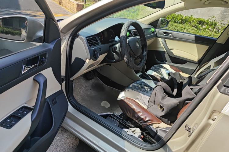 Used Skoda Rapid 2013 1.6L Automatic Smart Selection Model
