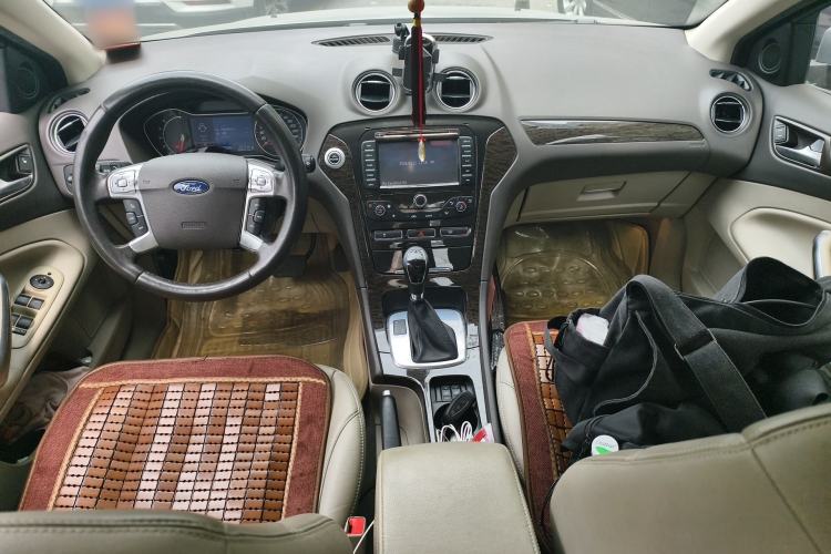 Used Ford Mondeo 2011 2.0L GTDi 200 Luxury Edition Center Console