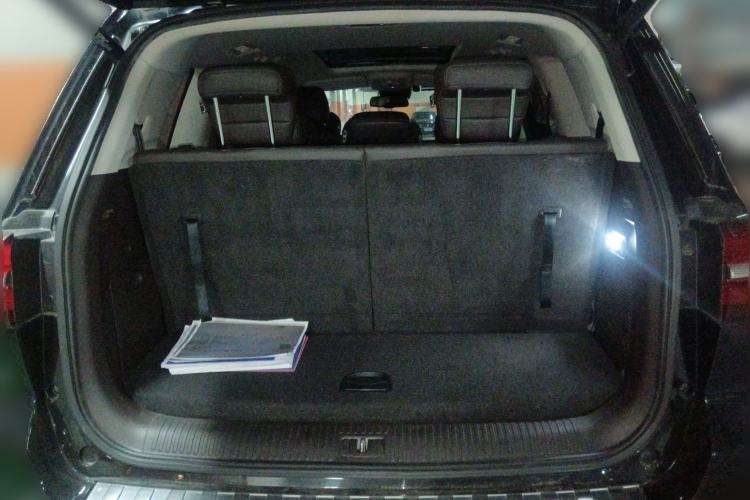 Used Roewe RX8 2018 30T Smart Connectivity All-Wheel Drive Supreme Edition
