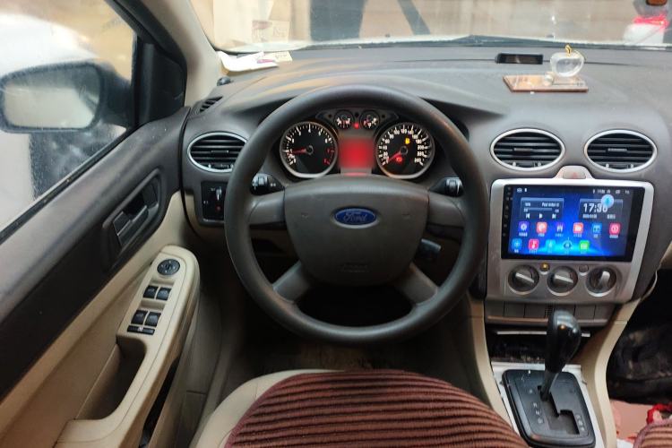 Used Ford Focus 2013 Sedan Classic 1.8L Automatic Base Model Steering Wheel