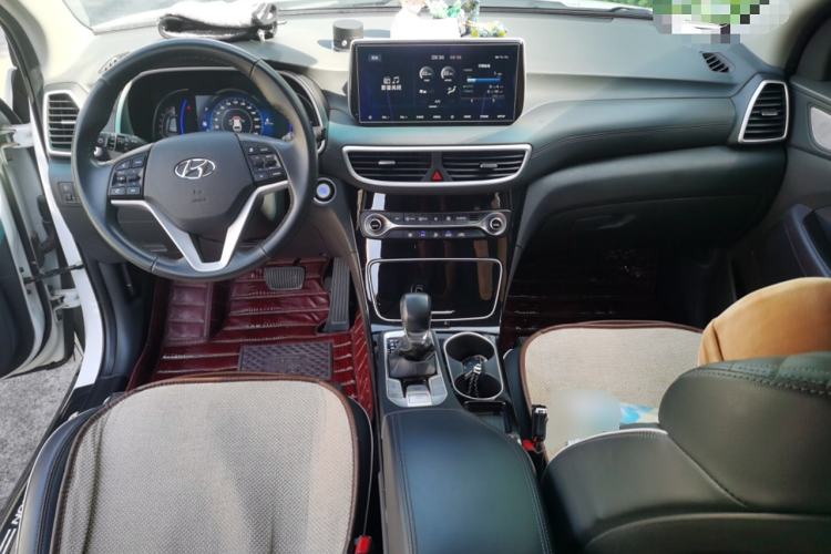 Used Hyundai Tucson 2020 280TGDi Two-Wheel-Drive GLS Fashion Edition China VI Standard Center Console