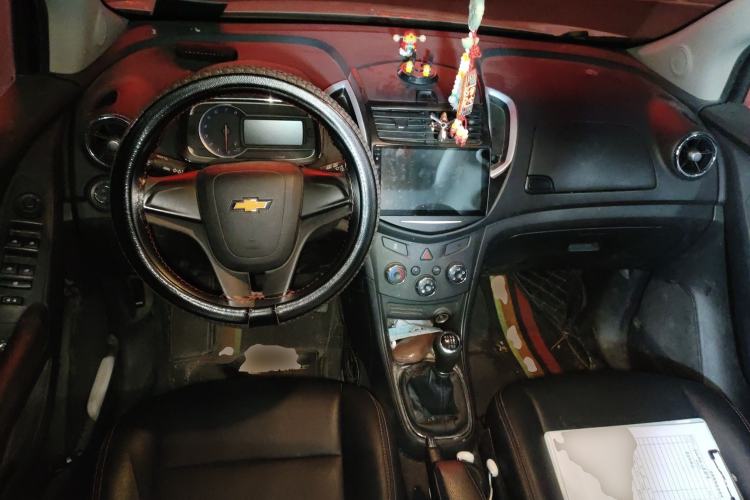 Used Chevrolet Trax 2016 1.4T Manual Two-Wheel Drive Comfort Version with Sunroof Center Console