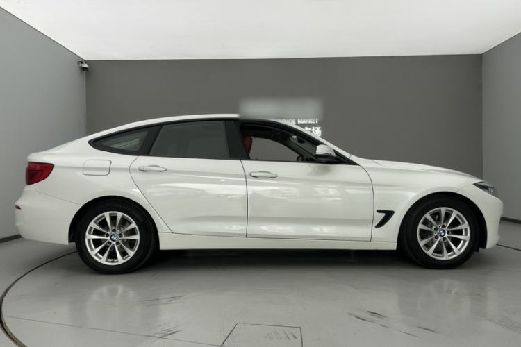 Used BMW 3 Series GT 2017 320i Sport Edition Exterior 9