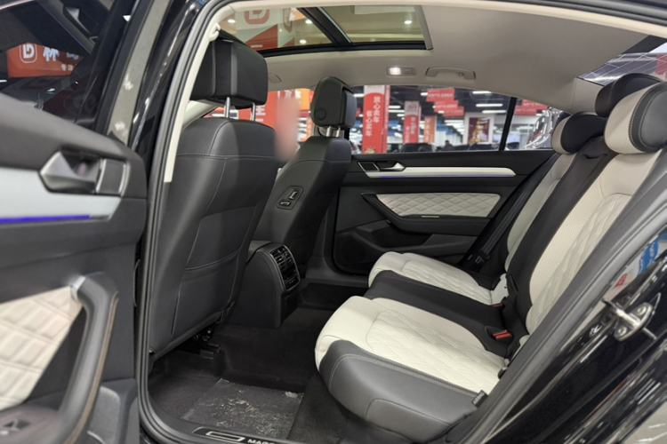 Used Volkswagen Magotan 2023 2 Million Units Commemorative Edition 330TSI DSG Luxury Version Interior 3