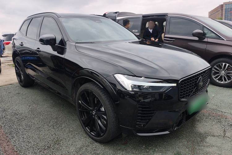 Used Volvo XC60 New Energy 2025 Plug-in Hybrid Long-Range All-Wheel Drive Zhiyuan Extreme Night Black Edition Exterior 1