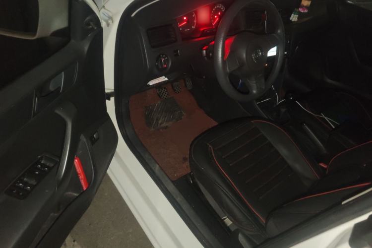 Used Volkswagen Santana 2015 1.6L Manual Fashion Edition Driver Seat