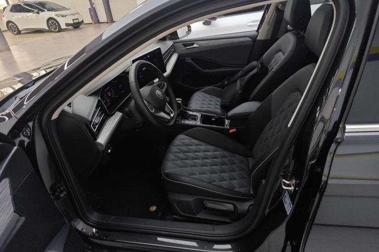 Used Volkswagen Sagitar 2023 300TSI DSG Excellence Edition Left Front Seat