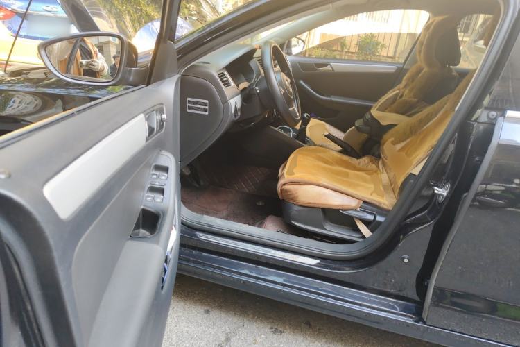 Used Volkswagen Sagitar 2014 1.6L Manual Comfort Model Driver Seat