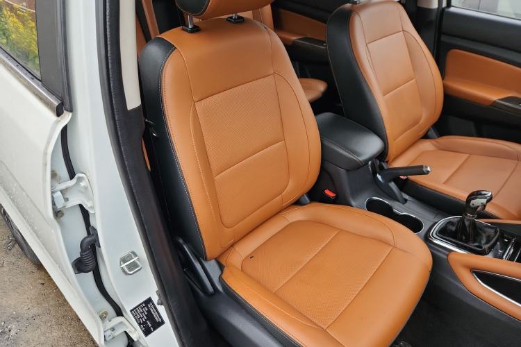 Used Oshan CX70 2017 Facelifted CX70T 1.5T Manual High-Performance Edition
