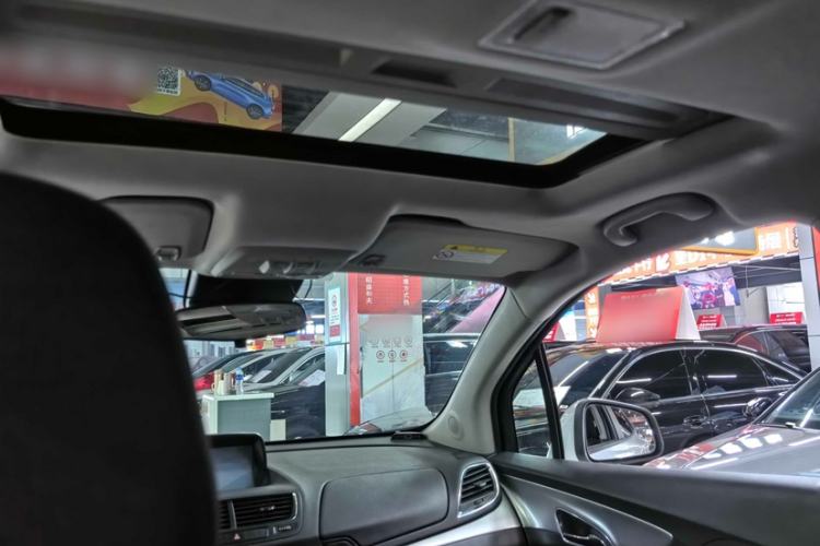 Used Buick Encore 2015 1.4T Automatic Two-Wheel Drive Urban Elite Version Interior 5