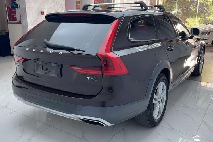 Used Volvo V90 2017 Cross Country T5 AWD Smart Range Edition