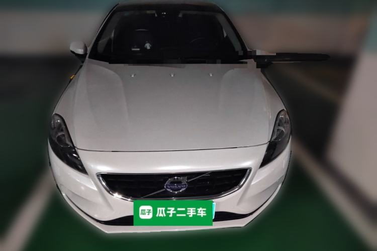 Used Volvo V40 2016 T4 Smart Luxury Edition Front